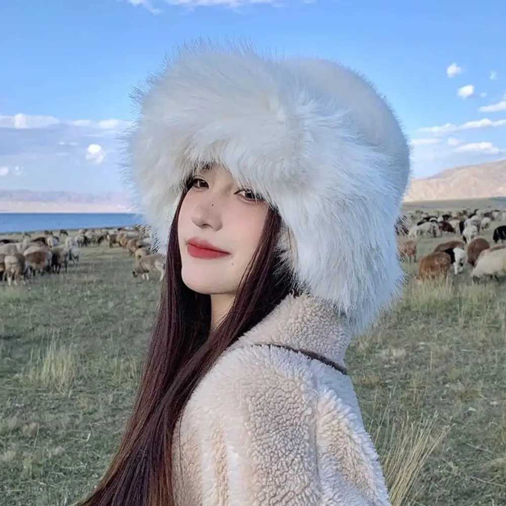 Fluffy fur fishermans hat Winter plush earmuffs windproof and warm fashionable Fem Panama hat Panama hat X241023