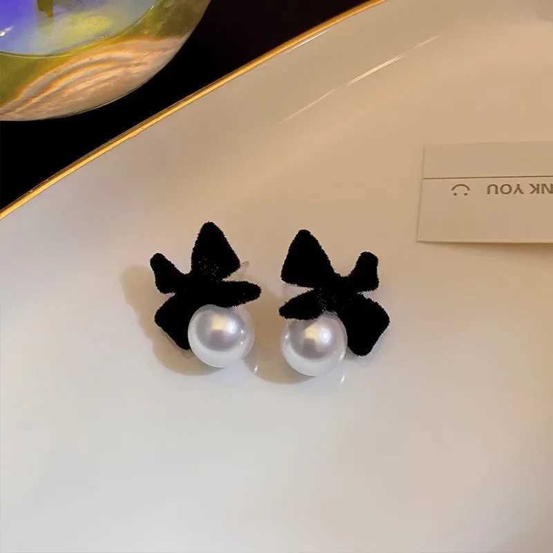 Sweet Black Velvet Bow Imitation Pearl Stud Earrings for Women New Fashion Trend Elegant Gentle and Gentle Birtay Gifts for Girls W241023