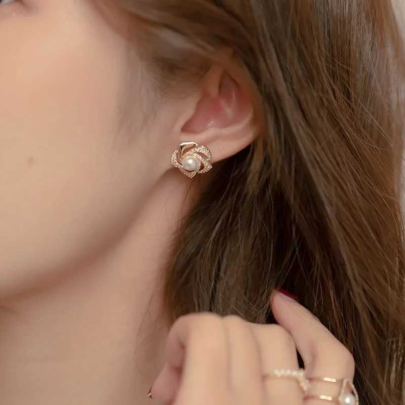 French luxury crystal rose pearl earrings suitable for women exquisite Korean earrings party Mothers Day jewelry W241023