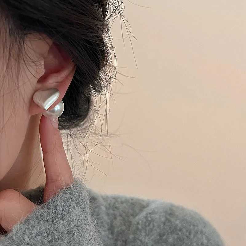 Cute Silver Color Matte Metal Heart Earrings Korean Fashion Two Uses Pearl Ear Studs Jewelry Party Womens Accessories EaringsX241023