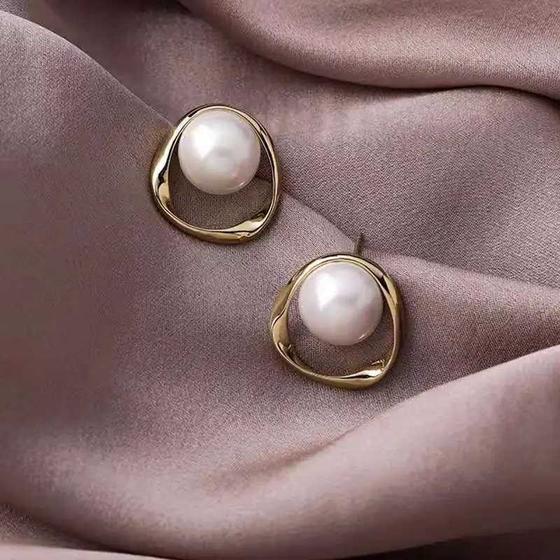 New Pearl Stud Earrings for Women Elegant Imitation Pearl Korean Fashion Crystal Flower Earrings Temperament Wedding Ear JewelryX241023