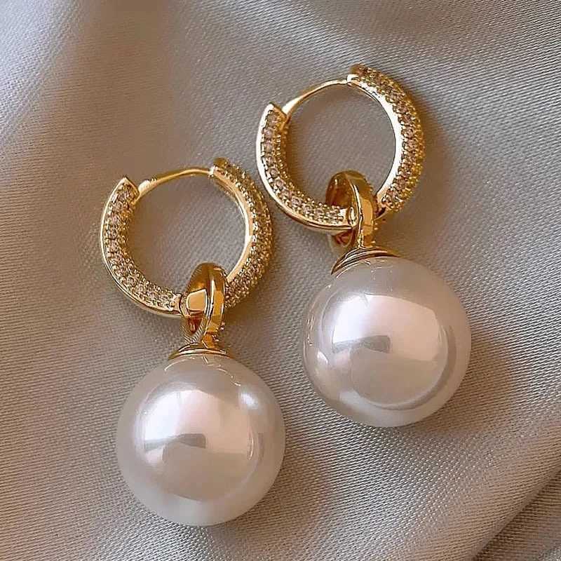 Silver plated pearl zircon earrings suitable for womens party gifts round temperature banquet jewelry W241023