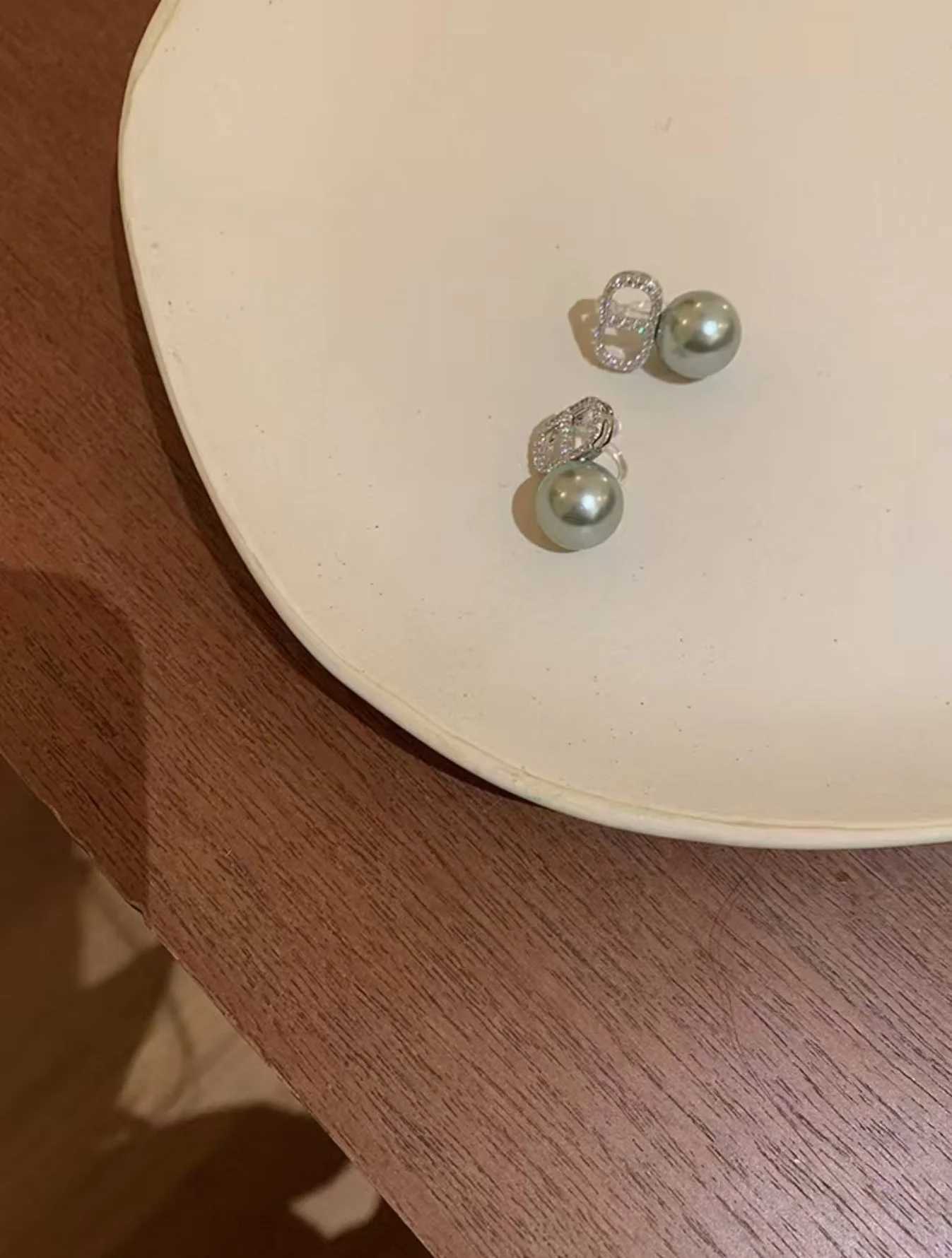 Fashionable mini set of pearl earrings with a light and luxurious niche design featuring 100 pearl earrings W241023