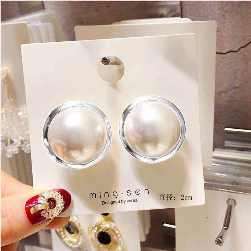 20mm Exaggerate Round White Imitation Pearl Stud Earring for Women Simple Temperament Wedding Jewelry Christmas Day Girl GiftX241023