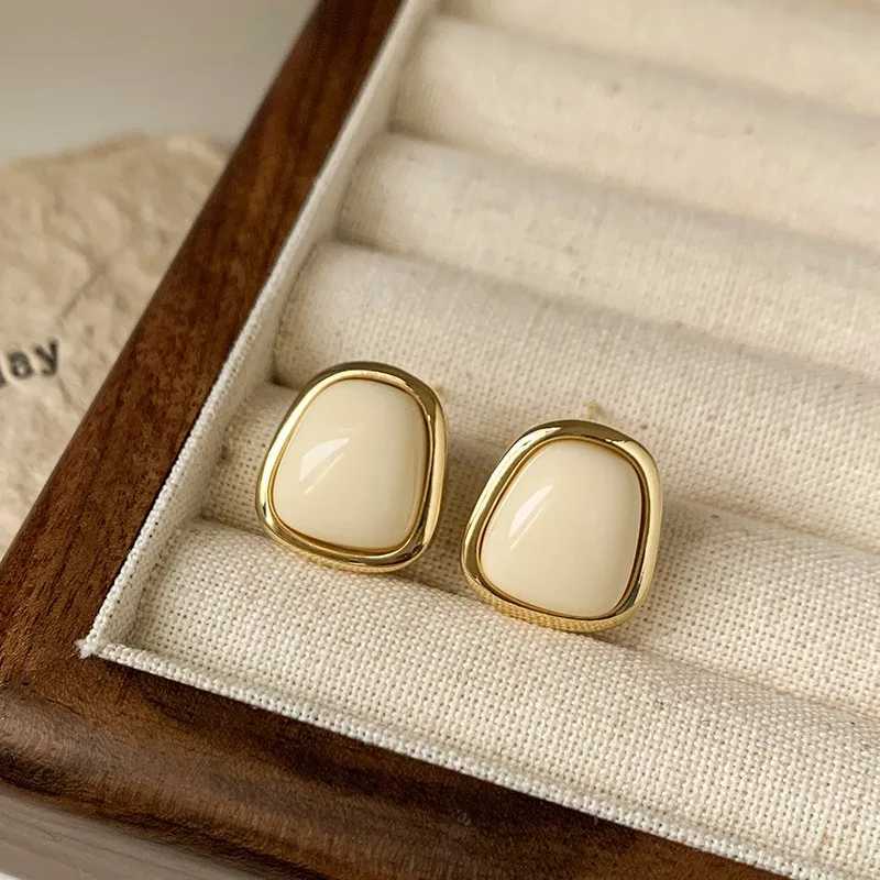 Vintage Fashion Irregular Pearl Stud Earrings Female Green RED Simulated Pearl Earrings for Women Wedding JewelryX241023