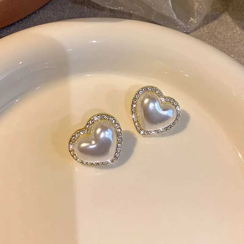 Love Heart Pearl Earrings for Women Fashion Artificial Pearl Round Stud Earrings Elegant Wedding Jewelry Valantine Day GiftsX241023