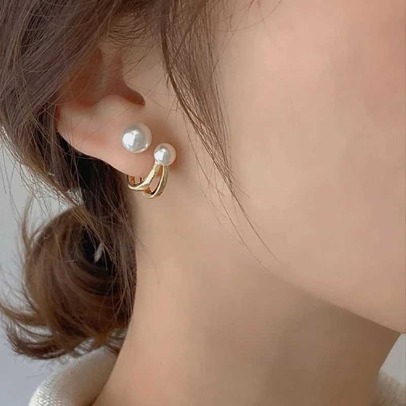 New retro light luxury pearl stud earrings Korean simple jewelry Christmas party girl temperature set W241023