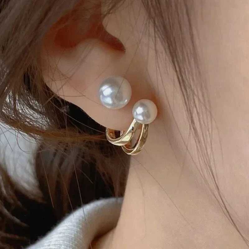 Korean retro imitation pearl crystal earrings suitable for womens jewelry high-end luxury zircon flower butterfly stud earrings W241023