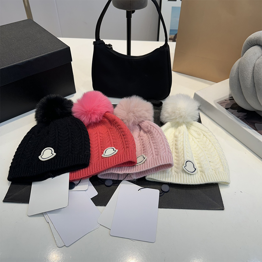 Designer Fashion Men and Women Thick Striped Knitted Hat Winter Hat Outdoor Warm Knitted Wool Hat Fashion Classic Knitted