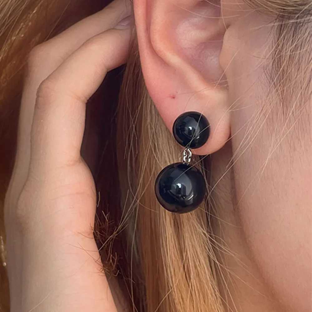 Elegant black and white imitation pearl pendant earrings suitable for women charming temperature big and small balls pendant party jewelry W241023