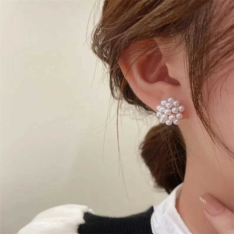 New Korean Fashion Trend Zircon Round Pearl Stud Earrings for Women Girls Simple Small White Flower Pearl Stud Earrings JewelryX241023