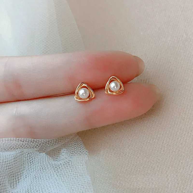 2023 New Korean Luxury Imitation Pearl Earrings Womens Sparkling Crystal Zircon Jewelry Girls Wedding Party Gifts W241023