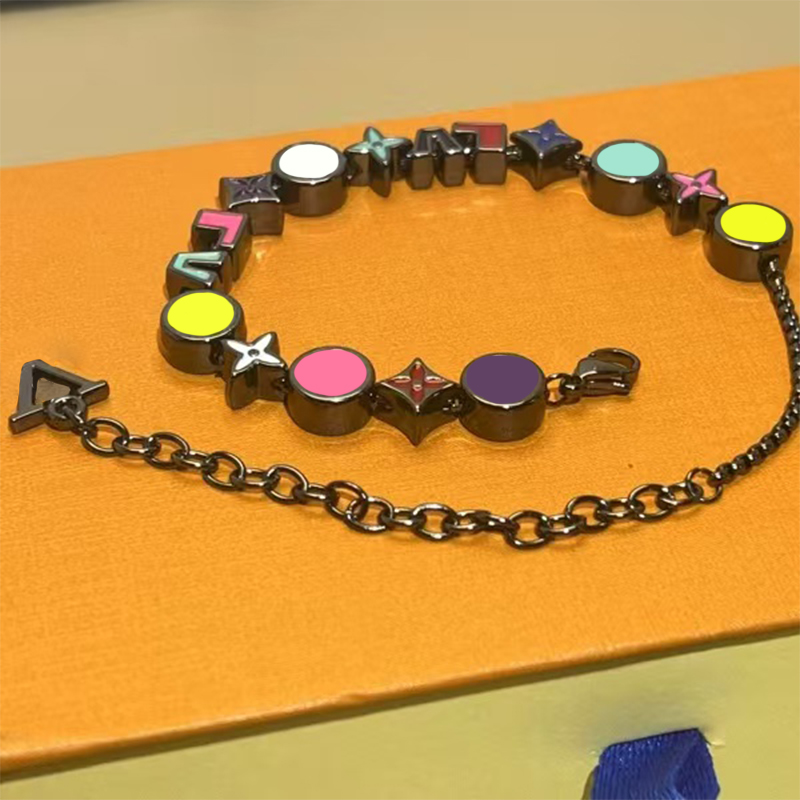 Bijoux Bracelets Designer accessoire émaillé des lettres de bracelet arc-en-ciel à quatre feuilles Bracelet de la mode féminine