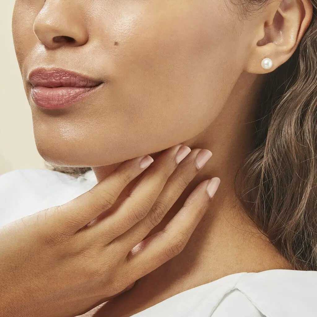 Uworld Romantic Stainless Steel Mother of Pearl Round Suki Stud Earrings Cultural Pearl Boucle doreille Women W241023