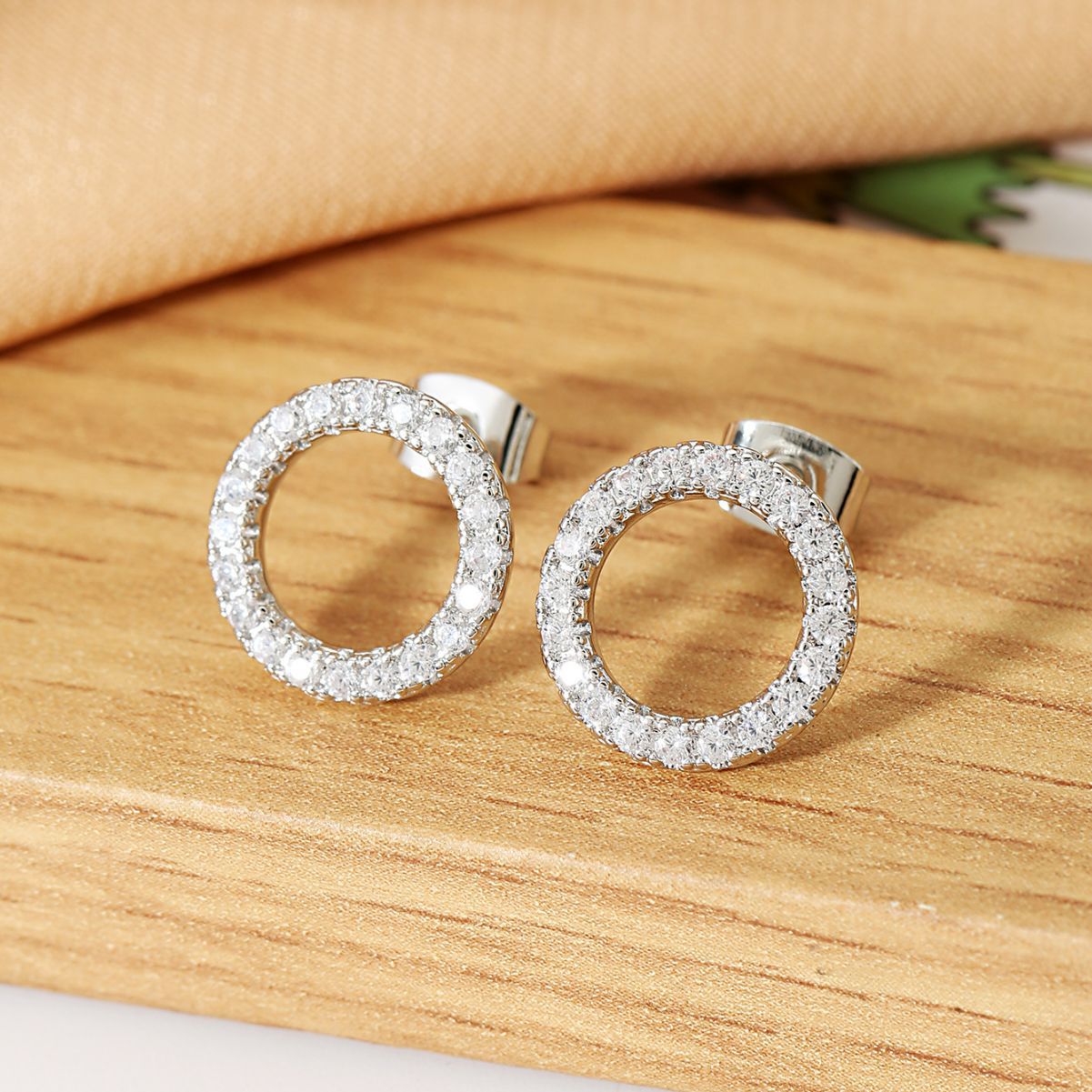 Classic Hollow Circle 925 Sterling Silver Zircon Stud Earrings Women Fashion Full Diamond Stud Gold Crystal Rose Gold Earrings Luxury Jewelry Exquisit