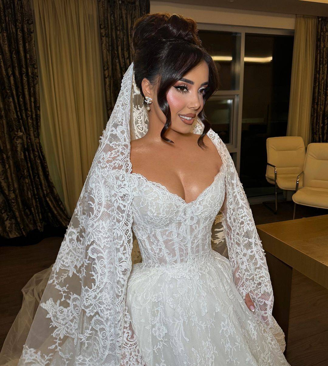 Simple Wedding Dresses Lace Off the Shoulder Bride Gown A Line Long Sleeves Princess Illusion Bridal Dress Custom Made Sweep Train Vestidos De Novia