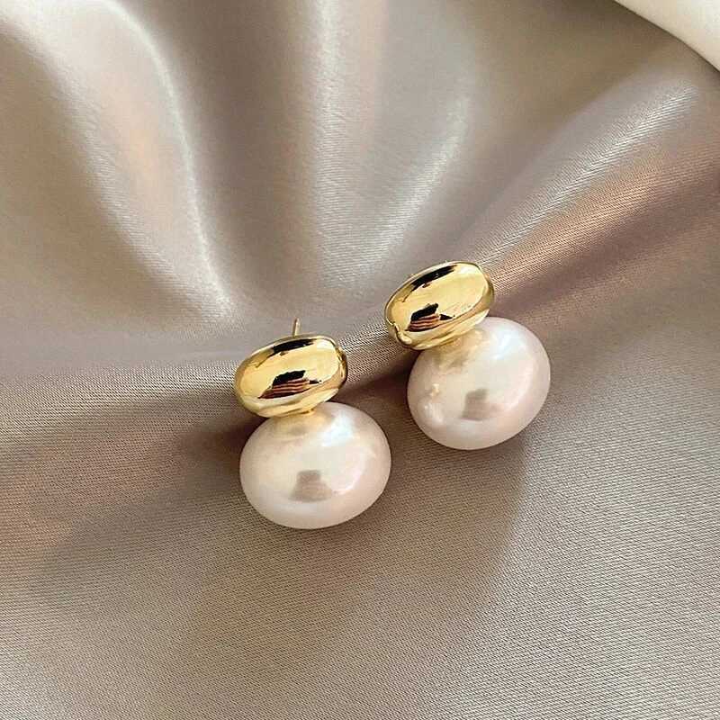 2024 New French Elegant Gold Color Bean Spliced Flat Pearl Earrings for Korean Fashion Jewelry Party Womens Sweet AccessoriesX241023