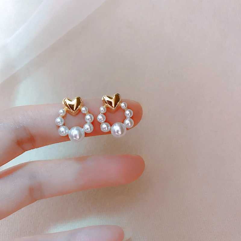 Trendy New Tiny Heart Earrings for Girls Hollow Round Pearl Elegant Womens Wedding Party Fashion Ear Jewelry boucle doreilleX241023