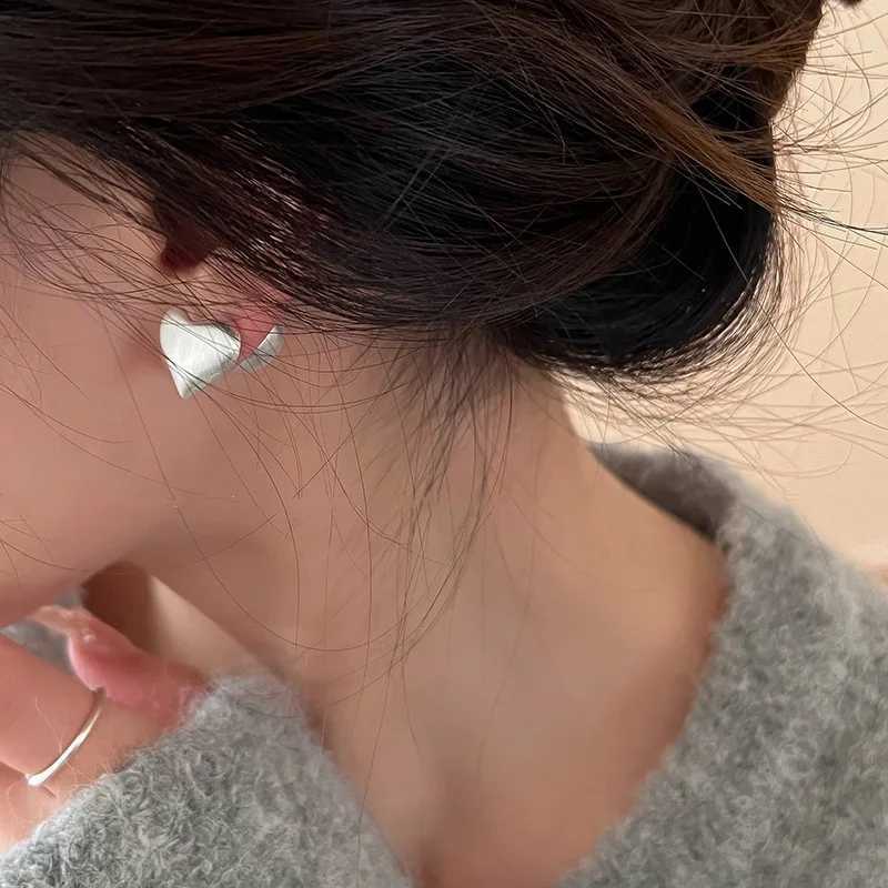 Cute Silver Color Matte Metal Heart Earrings Korean Fashion Two Uses Pearl Ear Studs Jewelry Party Womens Accessories EaringsX241023