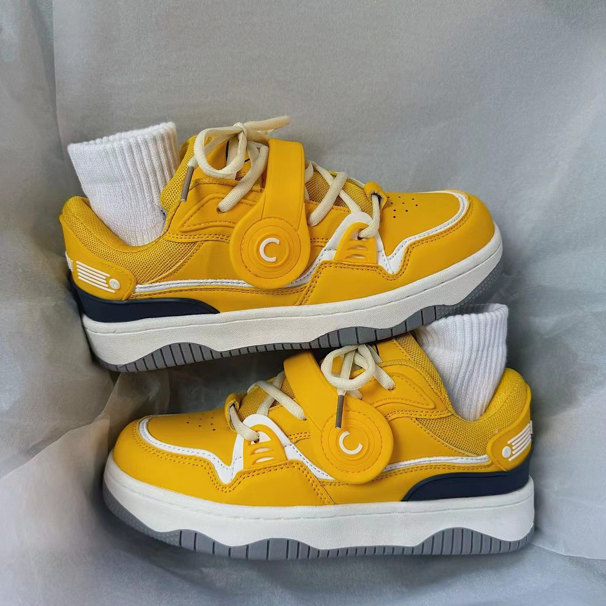 New his-and-hers color scheme for casual shoes