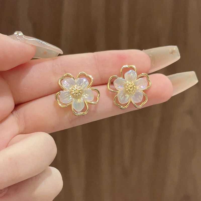 1Pair Korea Alloy Crystal Pearl Flower Stud Earrings For Women Fashion Earrings JewelryX241023