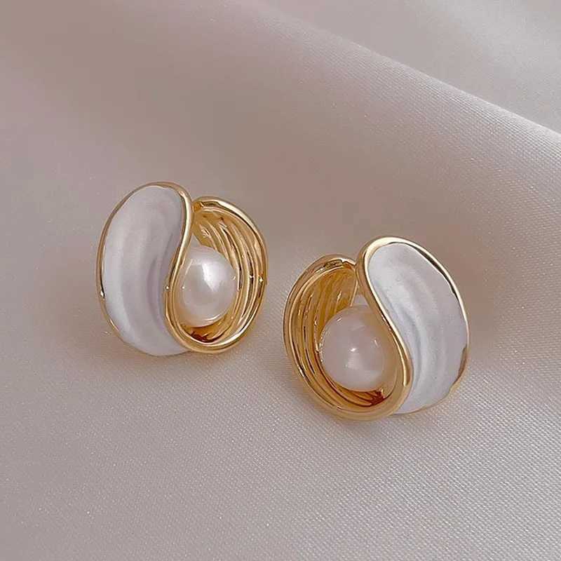 2024 Korean Elegant Cute Shell Pearl Stud Earrings For Women Girls Irregular Metal Circle Brincos Jewelry GiftsX241023