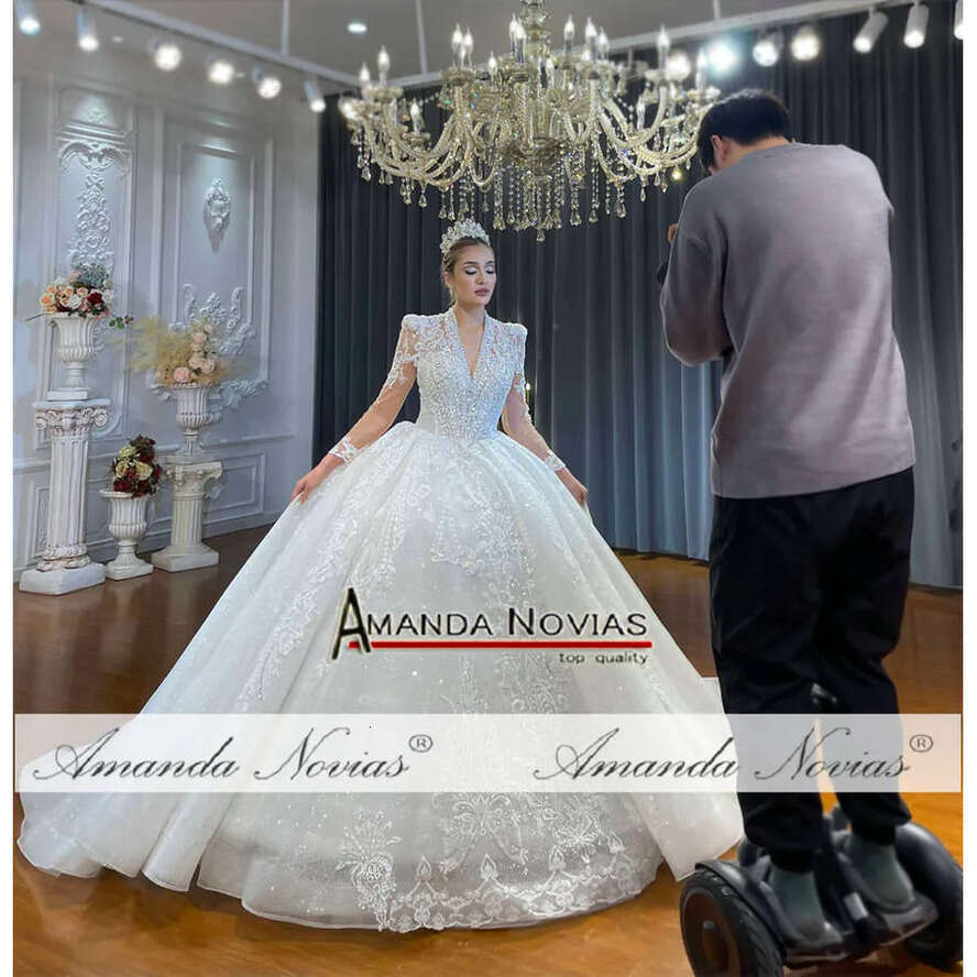 New Design V-Necke Princess Wedding Gown