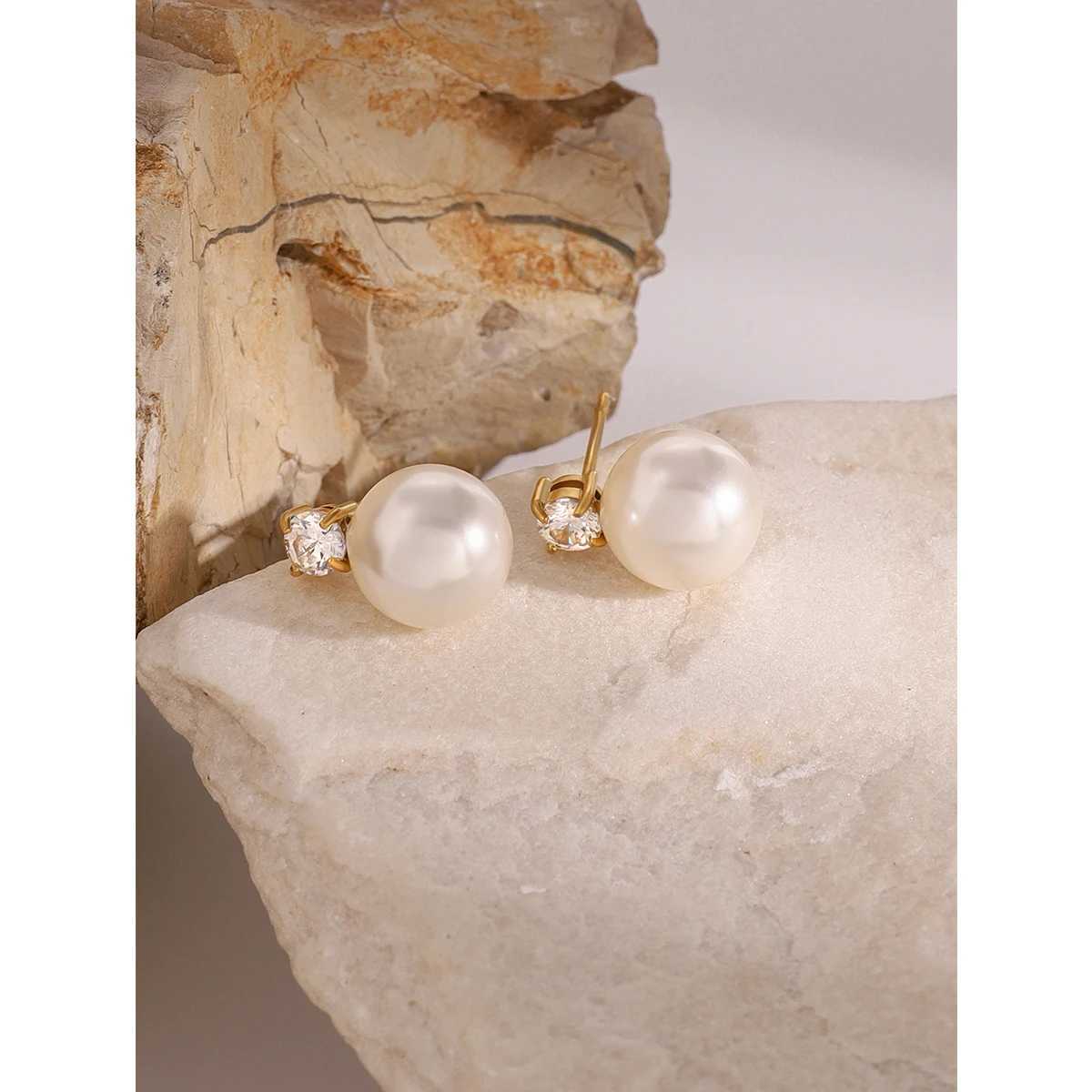 Uworld Fashion Pearl Imitation Stainless Steel Round Smooth Metal Stud Earrings Anti Allergy Elegant Tren Womens Jewelry W241023