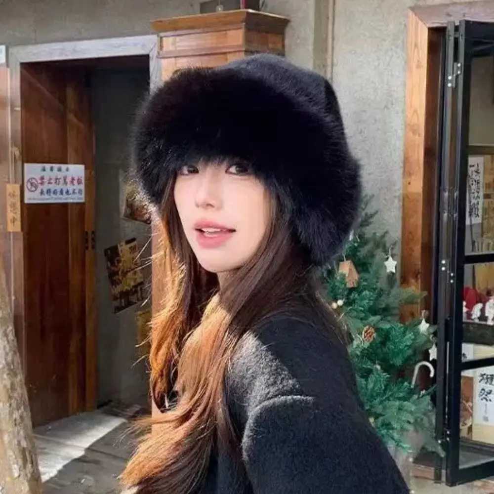 Fluffy fur fishermans hat Winter plush earmuffs windproof and warm fashionable Fem Panama hat Panama hat X241023