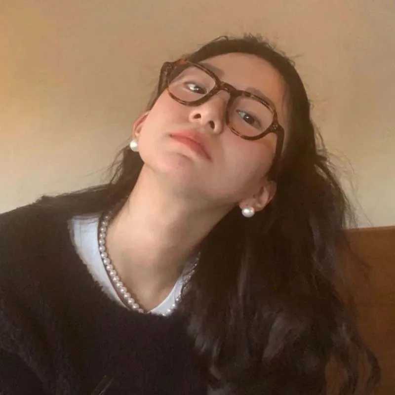 2024 Korean white simulated pearl earrings suitable for women simple round pearl temperature earrings wedding party jewelry W241023