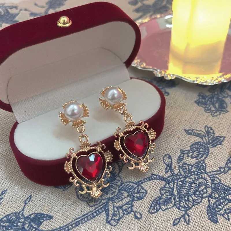 South Korea 2022 Terun Red Crystal Stone Pendant Earrings Simple Retro Gothic Pearl Heart Pendant Earrings New Jewelry W241023