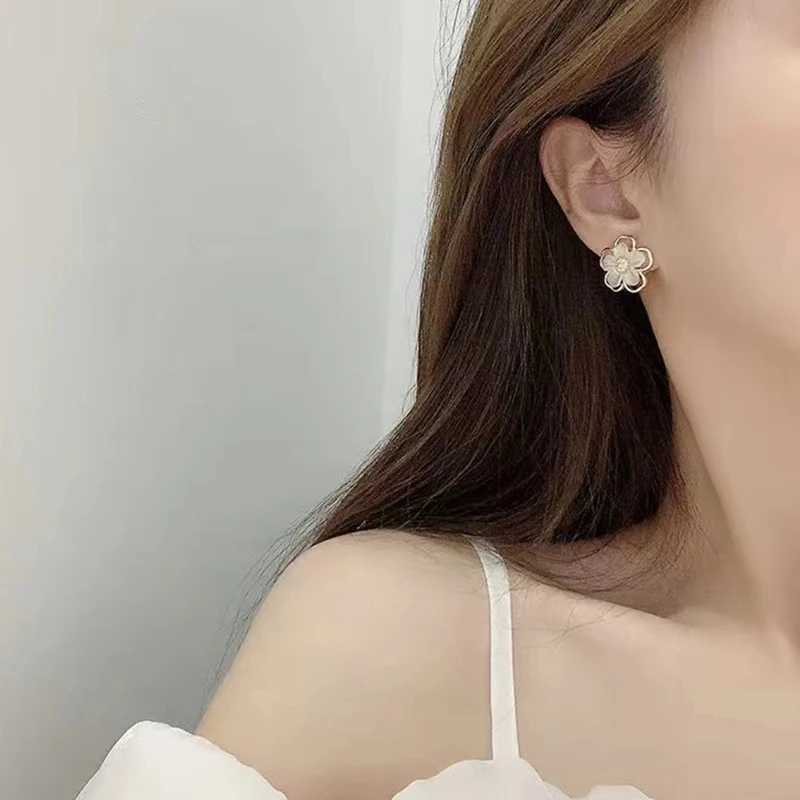 1Pair Korea Alloy Crystal Pearl Flower Stud Earrings For Women Fashion Earrings JewelryX241023