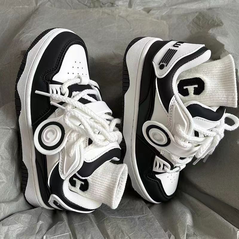 New his-and-hers color scheme for casual shoes