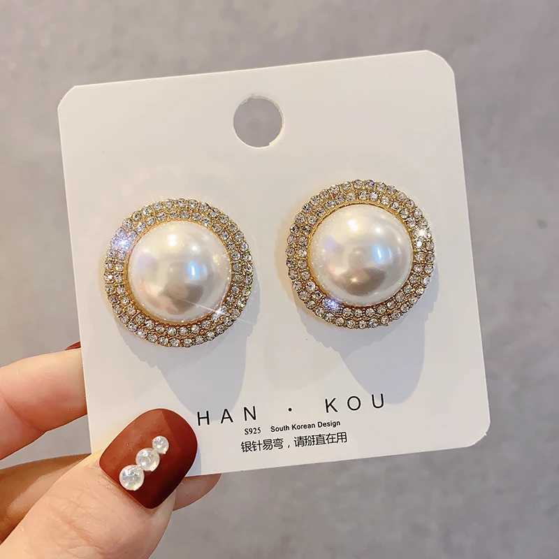 Imitation pearl gold silver round stud earrings suitable for women luxurious crystal earrings womens simulated pearl ring earrings W241023