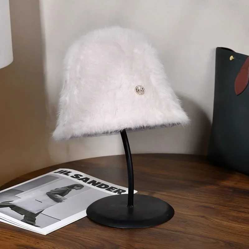 Fashion designer Xin M rabbit fur leather bucket hat warm winter Korean casual version fluffy bucket hat white warm basin hat X241023