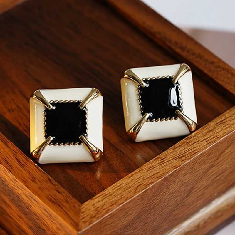 Vintage Retro Oval Black Women Earrings Classic Imitation pearl Personality Ancient Gold Color Stud Earrings JewelryX241023