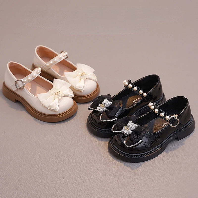 Childrens leather womens shoes smooth and simple school version childrens shoes anti slip thick sole fashionable black bear Mary shoes 241023