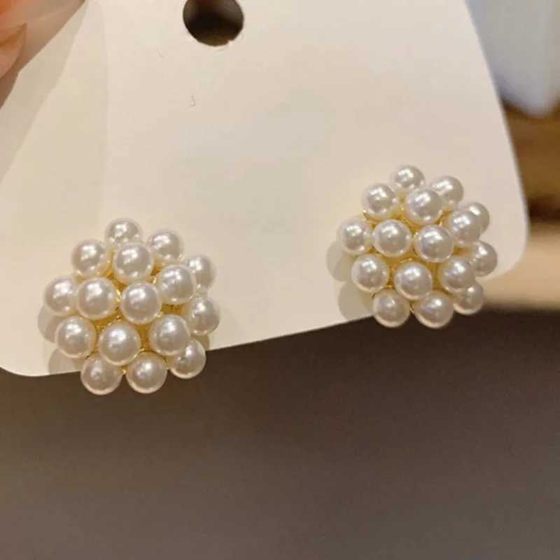 New Korean Fashion Trend Zircon Round Pearl Stud Earrings for Women Girls Simple Small White Flower Pearl Stud Earrings JewelryX241023