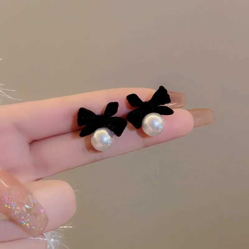 Sweet Black Velvet Bow Imitation Pearl Stud Earrings for Women New Fashion Trend Elegant Gentle and Gentle Birtay Gifts for Girls W241023