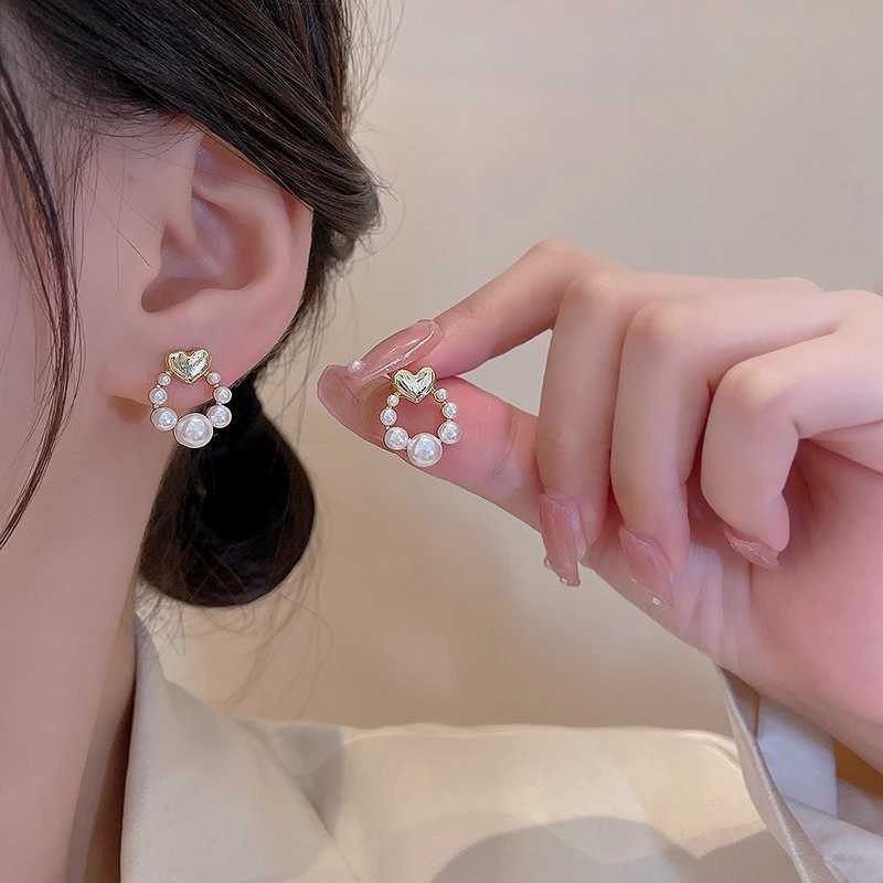 Trendy New Tiny Heart Earrings for Girls Hollow Round Pearl Elegant Womens Wedding Party Fashion Ear Jewelry boucle doreilleX241023