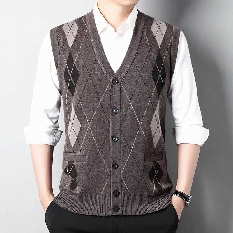 Mens Thickened Casual Sweater Tank Top Autumn and Winter Warm Mens Cardigan Tank Top LX241024