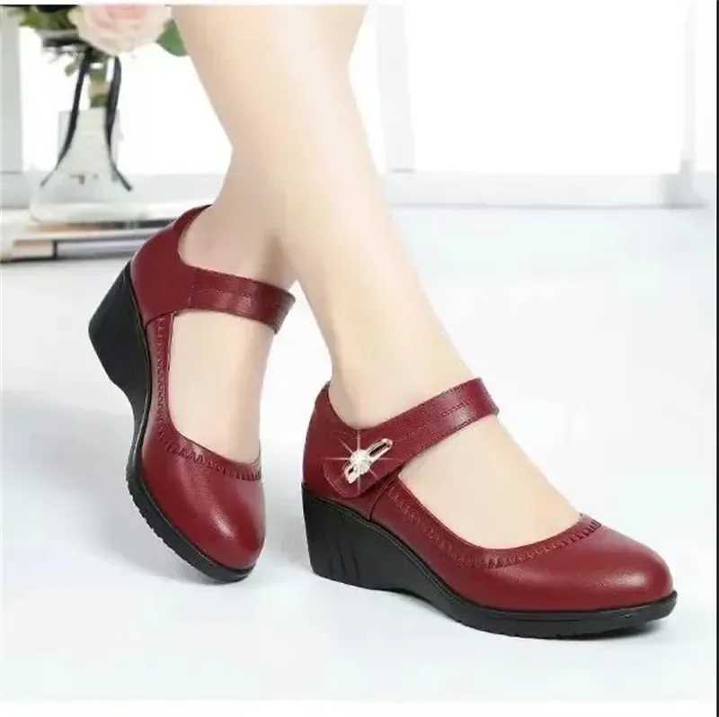 High Quality Zapatos De Mujer Womens Cute and Comfortable Buckle Black Patent Leather Height Boosting Shoes for Women Cool Wine Red High Heels T241024