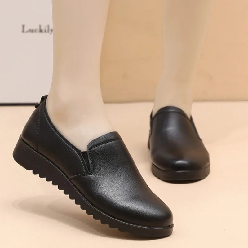 spring soft sole soft cushion black leather shoes anti slip casual shoes womens comfortable work shoes flat sports shoes 241024