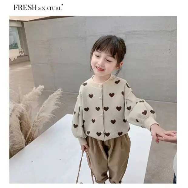 Girls knitted cardigan wool sweater with spring and autumn long sleeves loose and fashionable love jacquard design simple childrens top W241025