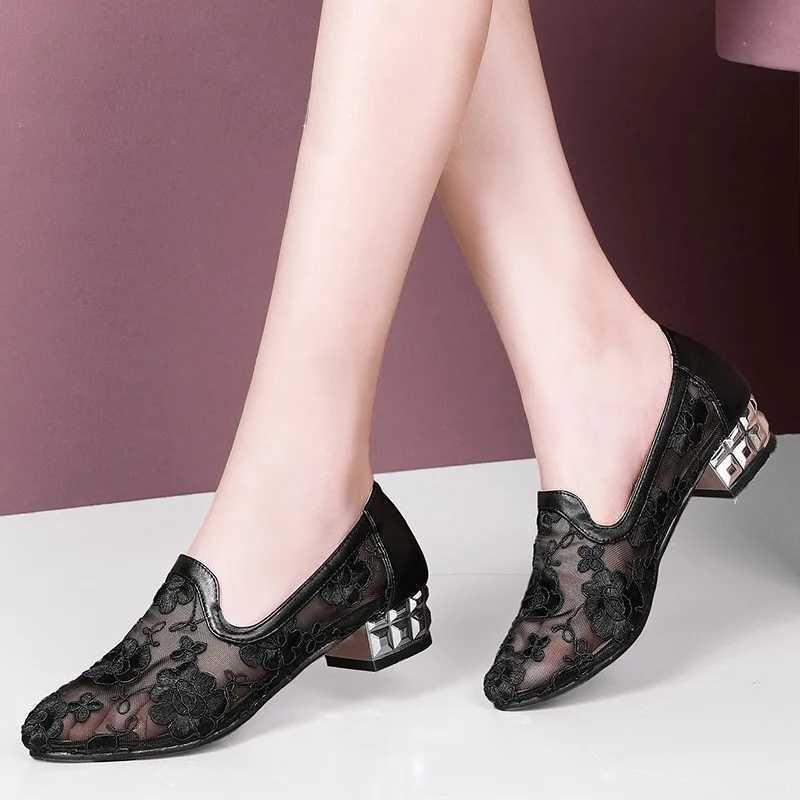 High Quality Summer New Mesh Hollow Sandals Womens Flat Bottom N-Slip Ethnic Lace Embroidered Womens Shoes T241024