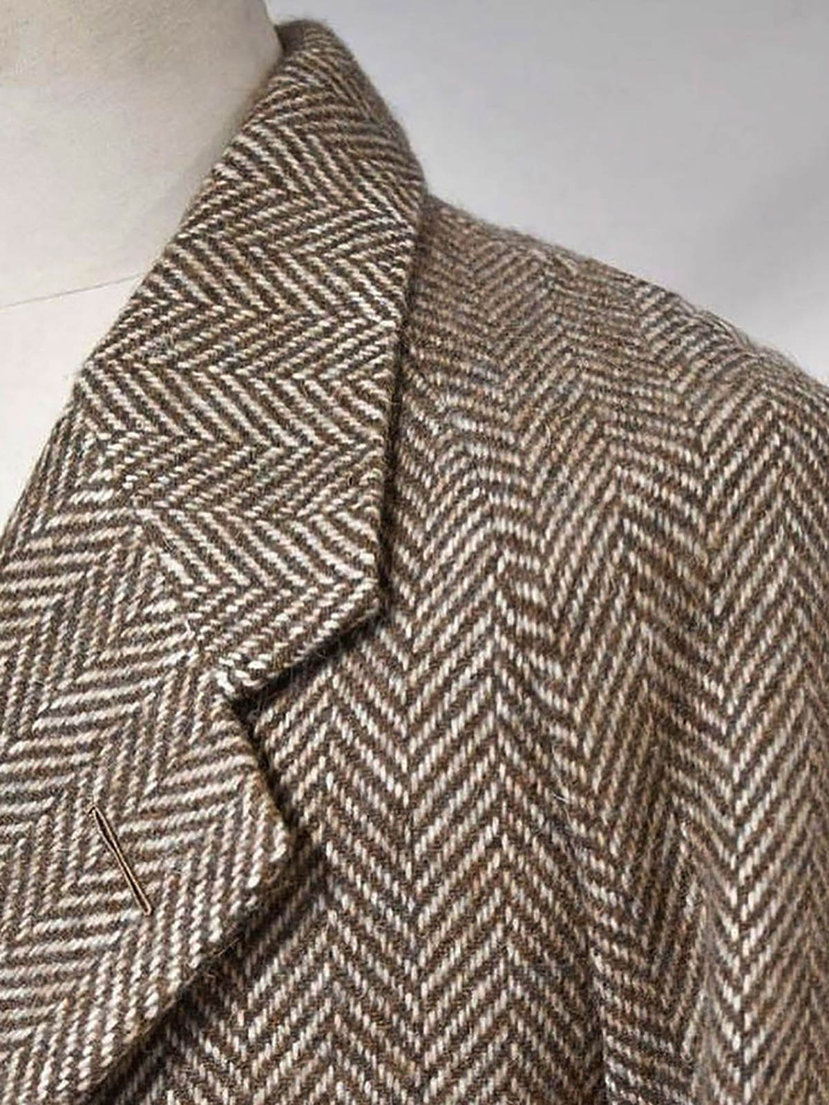 Hnadsome Men's Overcoat Peaked Lapel Tailored Wool Blend Jacket Harringbone Blazer Autumn Winter Double Breasted Plus Size Windbreaker Custom Mad