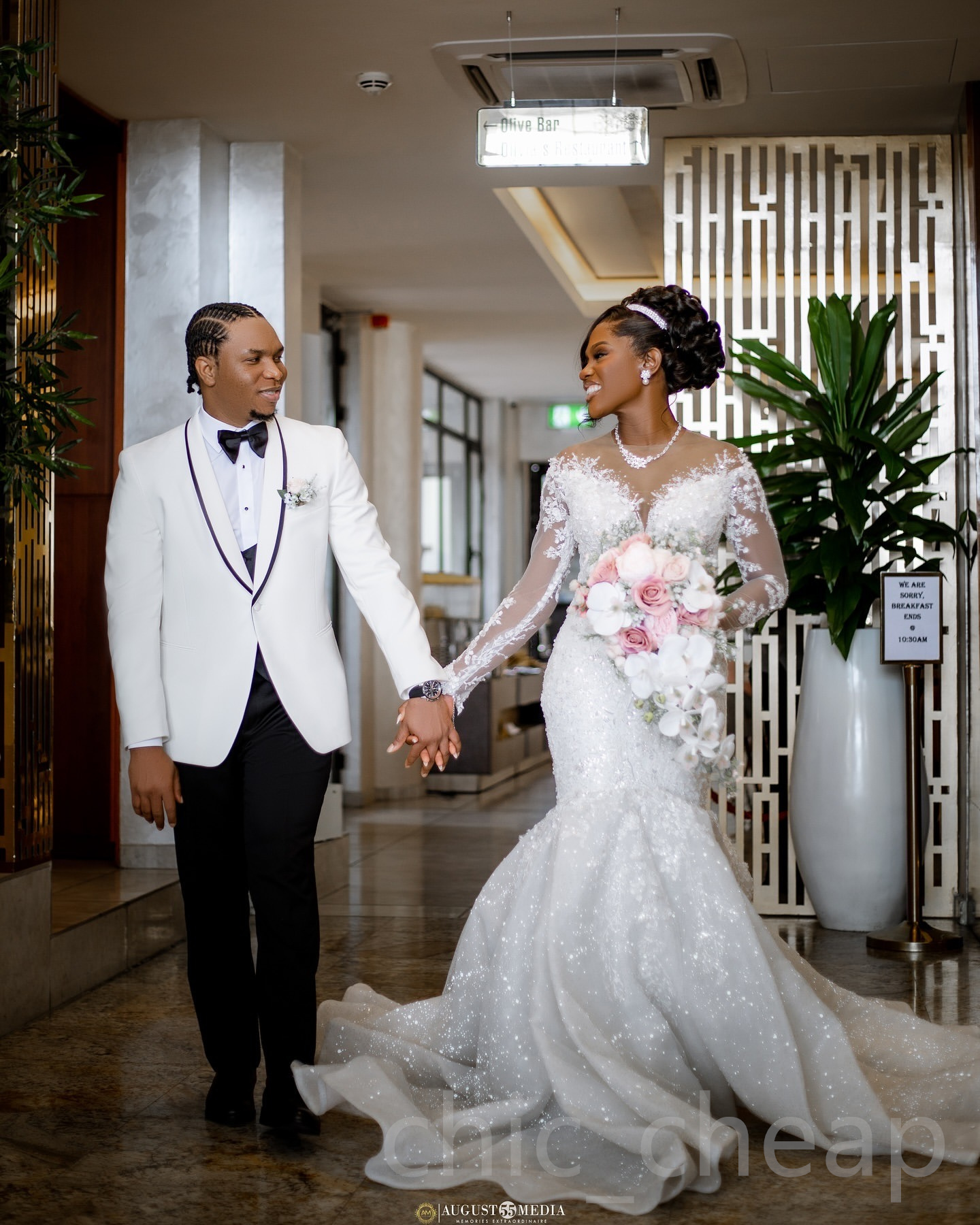 2024 Arabic Aso Ebi Plus Size Ivory Mermaid Wedding Dresses Lace Beaded Full Sleeves Sheer Neck Vintage Exquisite Bridal Gowns Dress ZJ055