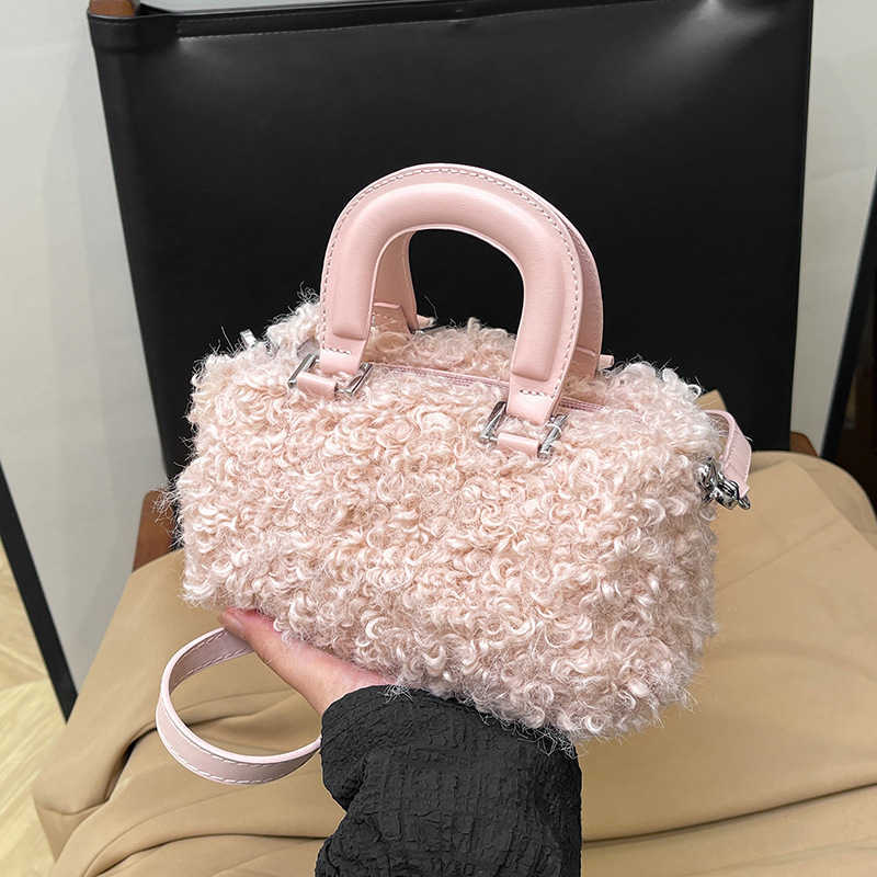 Autumn/Winter Japanese Korean Leisure Box Bag Handheld Bag, niche design, heavy industry imitation wool bag 241015