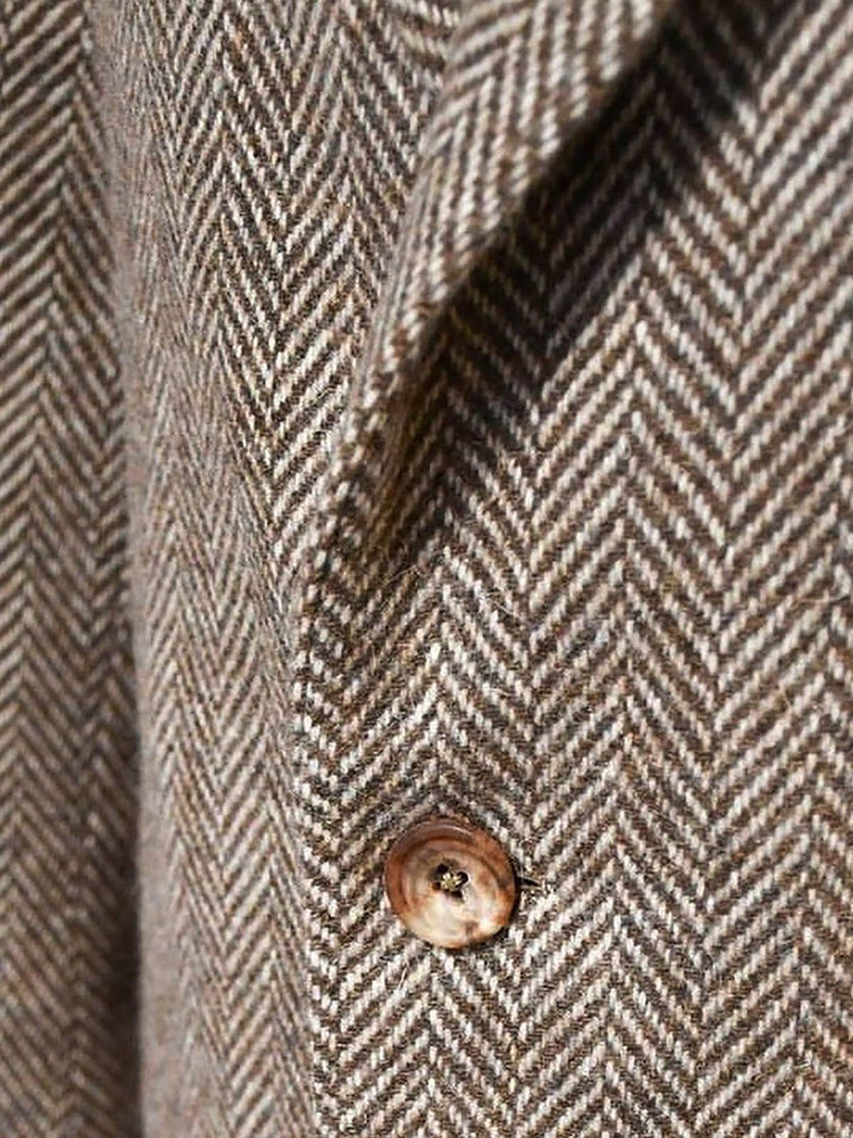 Hnadsome Men's Overcoat Peaked Lapel Tailored Wool Blend Jacket Harringbone Blazer Autumn Winter Double Breasted Plus Size Windbreaker Custom Mad