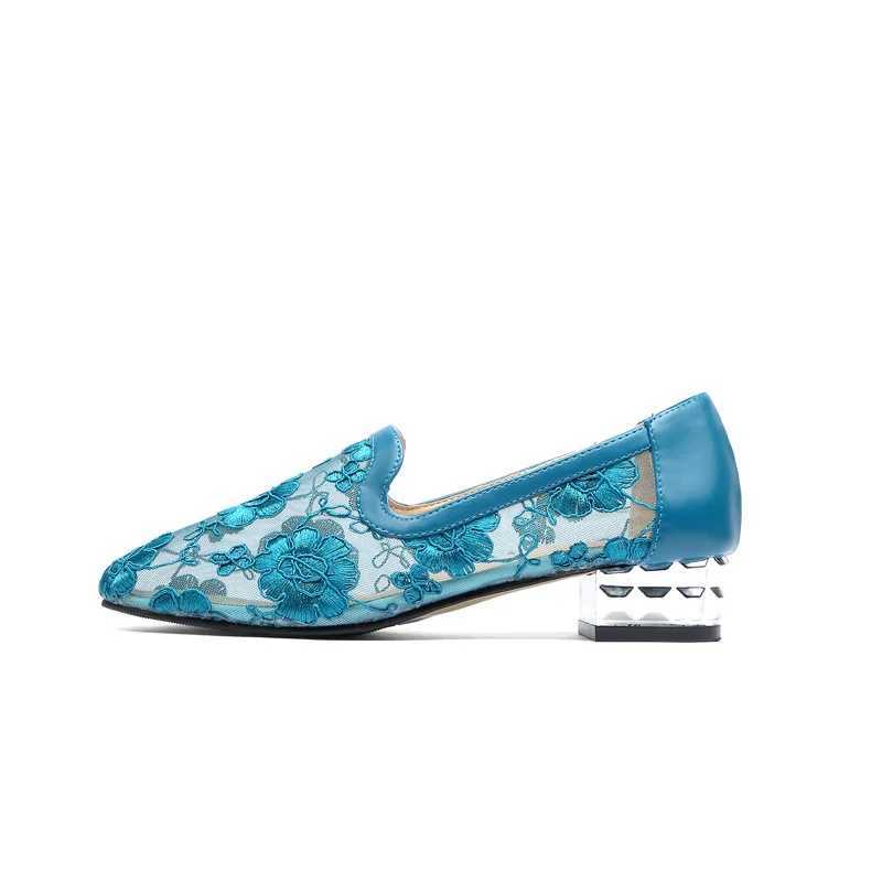 High Quality Summer New Mesh Hollow Sandals Womens Flat Bottom N-Slip Ethnic Lace Embroidered Womens Shoes T241024